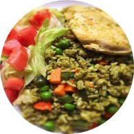 Arroz con pollo y ensalada